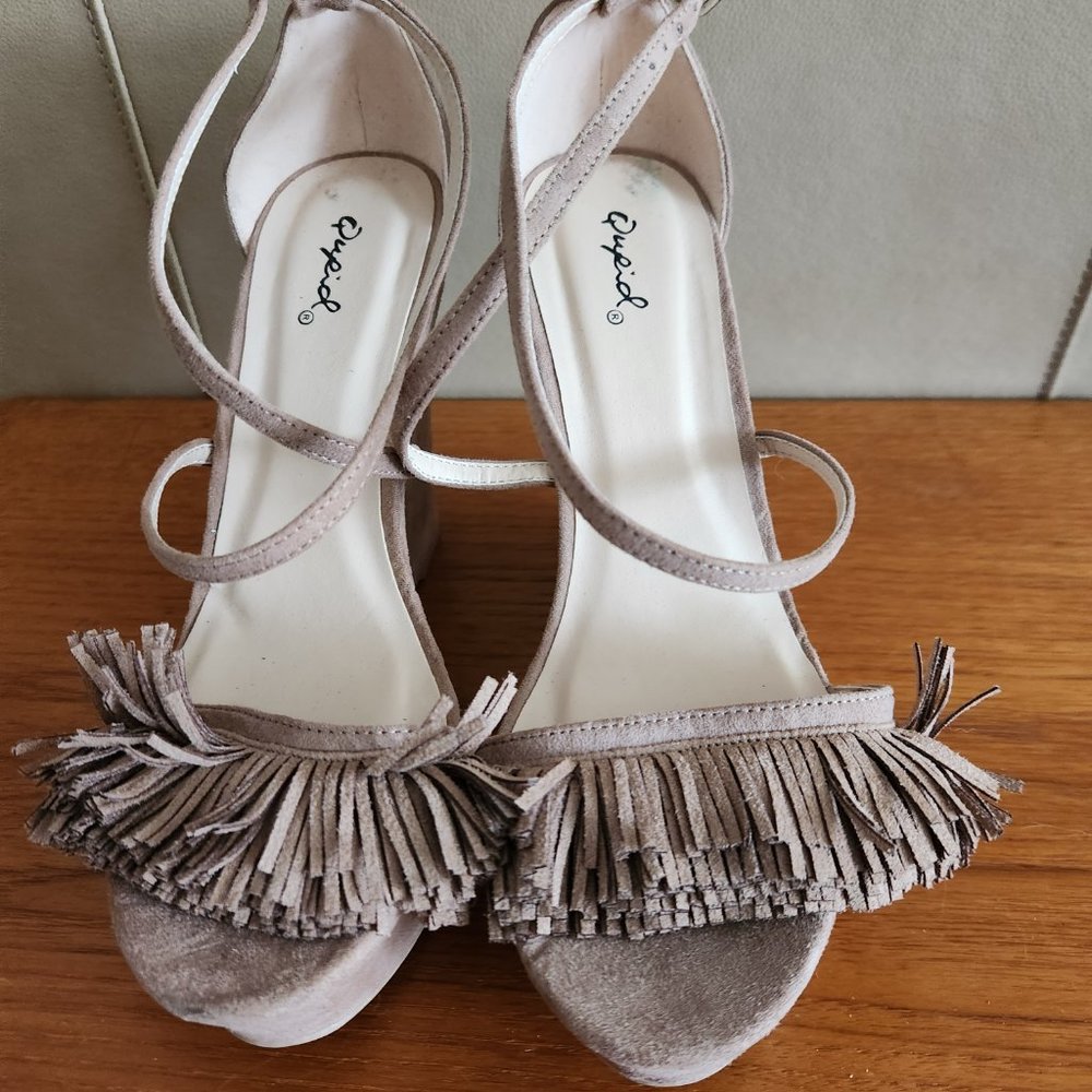 Women's Faux Suede wedges, beige, Size 8.5 EUC